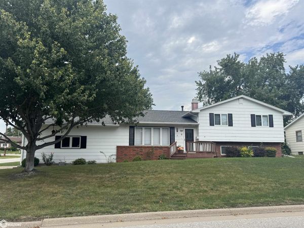 802 Henry Drive, Marshalltown, IA 50158