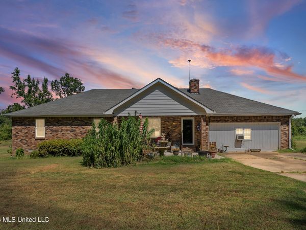 83 County Road 523 , Como, MS 38619