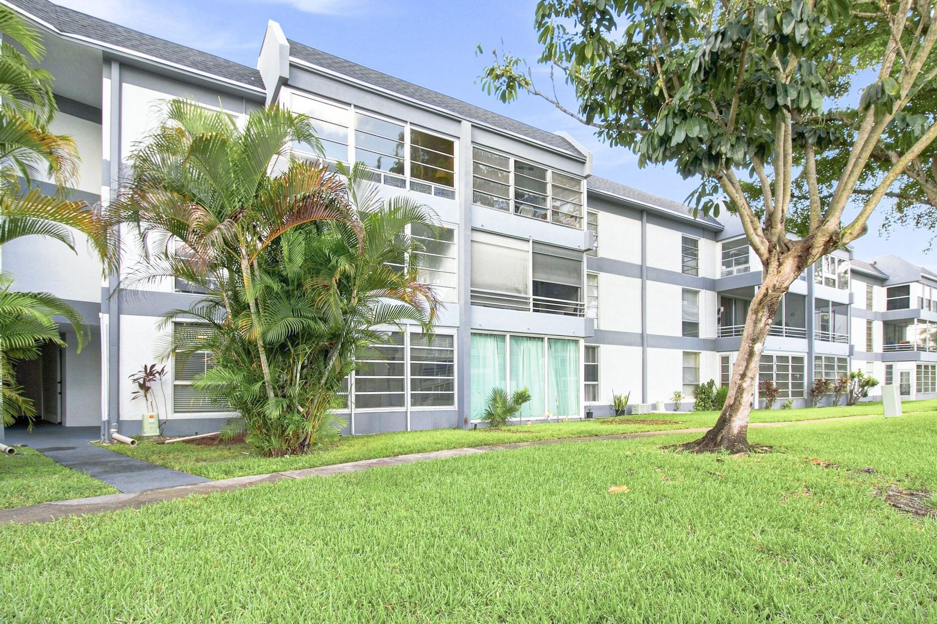8321 Sands Point Boulevard, Unit D305, Tamarac, FL 33321 Photo