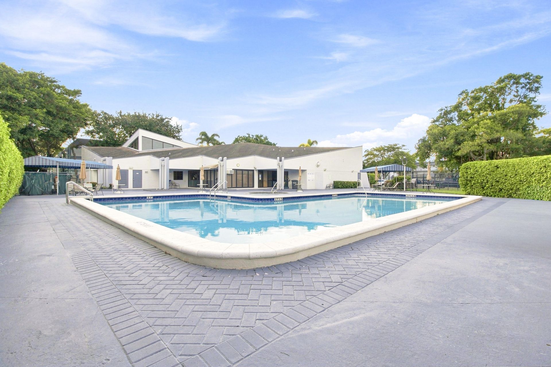 8321 Sands Point Boulevard, Unit D305, Tamarac, FL 33321 Photo