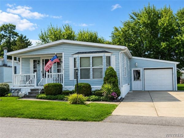 37 Brookridge Drive, Hamburg, NY 14075
