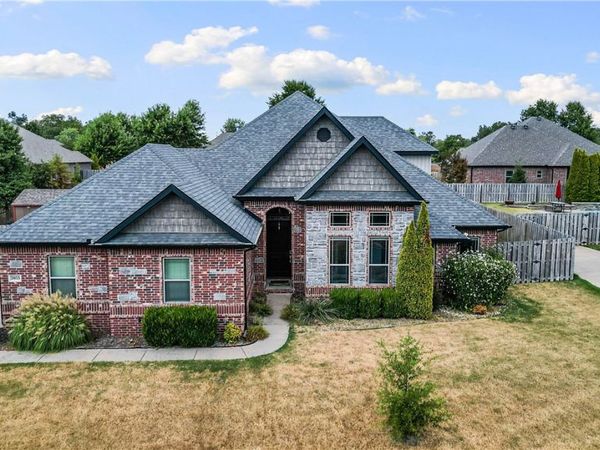 3803 NE Oakbrooke Avenue, Bentonville, AR 72712