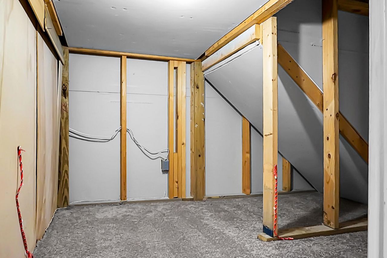 103 Stoneybrea Court Photo 16