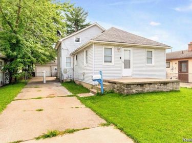8676 Robindale Avenue , Dearborn Heights, Mi 48127