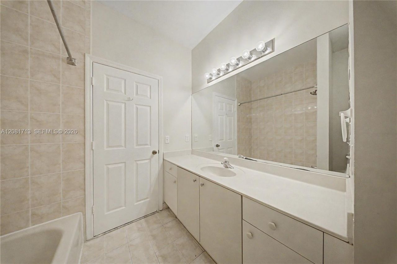 2630 NE 3rd Dr, Unit 202, Homestead, FL 33033 Photo