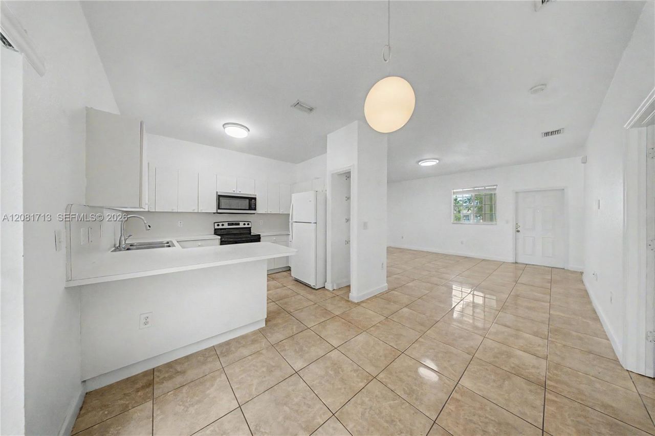 2630 NE 3rd Dr, Unit 202, Homestead, FL 33033 Photo