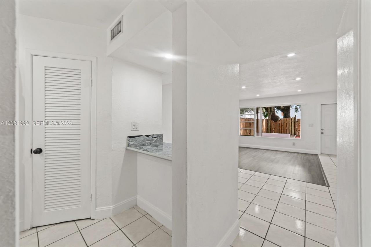 1710 NE 142nd St , Unit 1710, North Miami, FL 33181 Photo