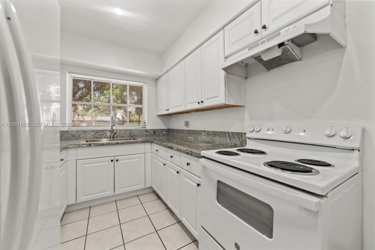 1710 NE 142nd St , Unit 1710, North Miami, FL 33181 Photo