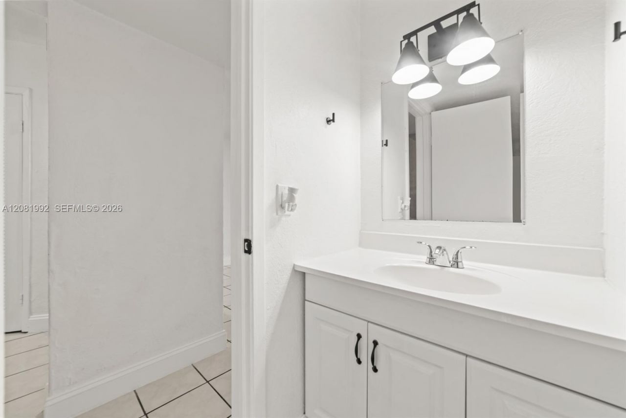 1710 NE 142nd St , Unit 1710, North Miami, FL 33181 Photo