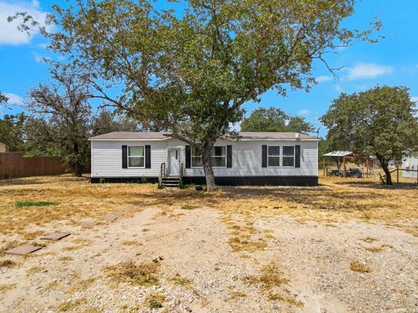 140 Valley View Dr, Poteet, TX 78065