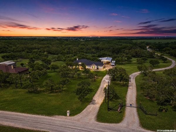 209 Gentle Breeze, Floresville, TX 78114