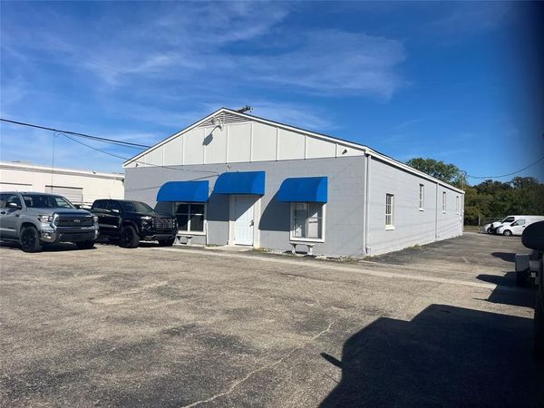 925 Luke Street , Irving, TX 75061