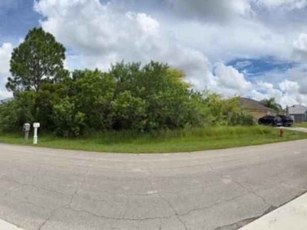 1933 SW GUERNSEY Street, Port St. Lucie, FL 34987