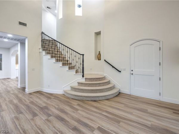2571 Red Springs Drive , Las Vegas, NV 89135