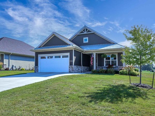 885 CYGNET COURT, Menasha, WI 54952