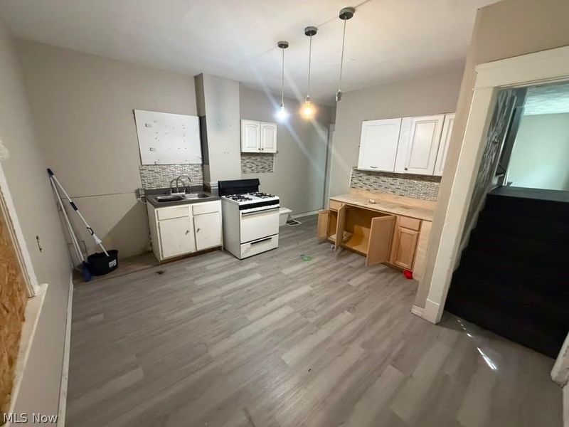 10524 Helena Avenue, Cleveland, OH 44108 Photo 5