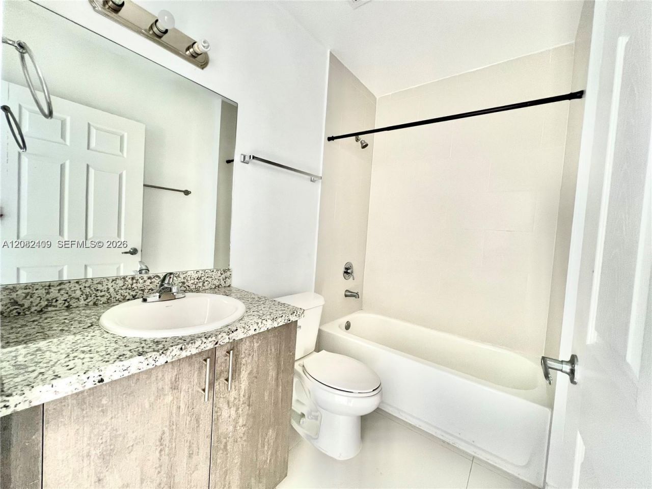 440 E 27th St , Unit 206, Hialeah, FL 33013 Photo