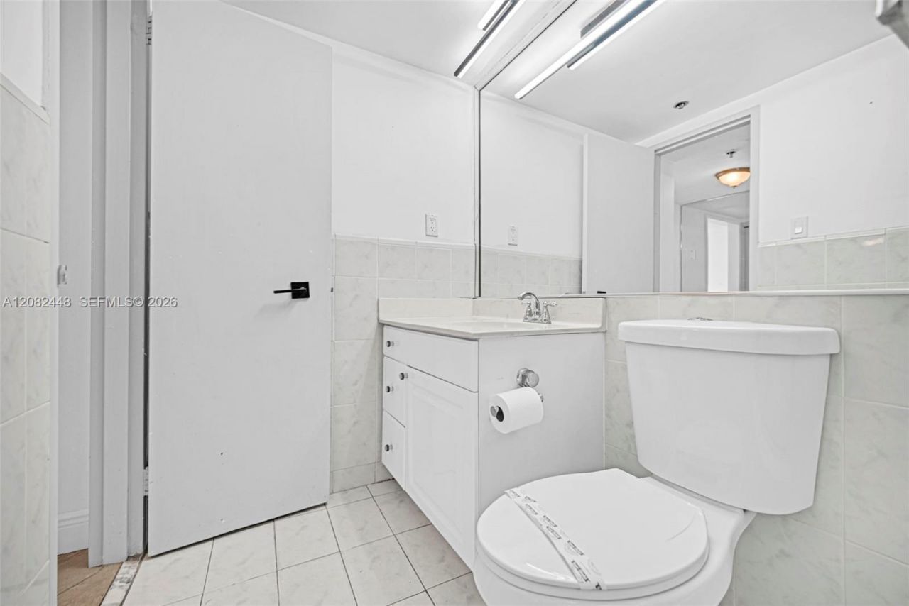 5225 Collins Ave, Unit 1015, Miami Beach, FL 33140 Photo
