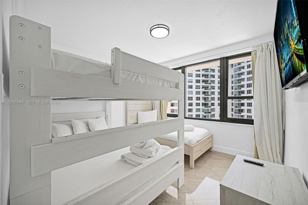 5225 Collins Ave, Unit 1015, Miami Beach, FL 33140 Photo