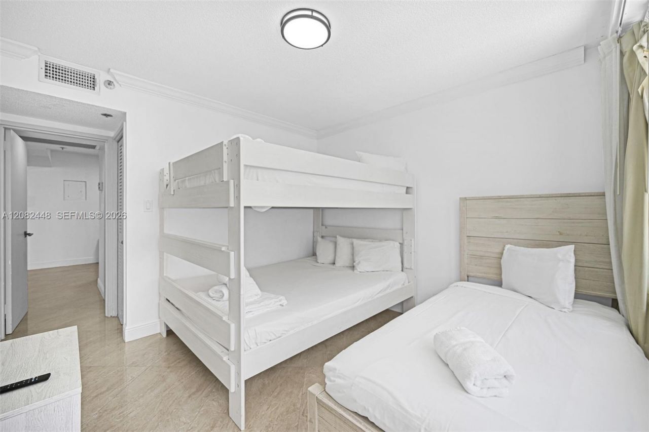 5225 Collins Ave, Unit 1015, Miami Beach, FL 33140 Photo