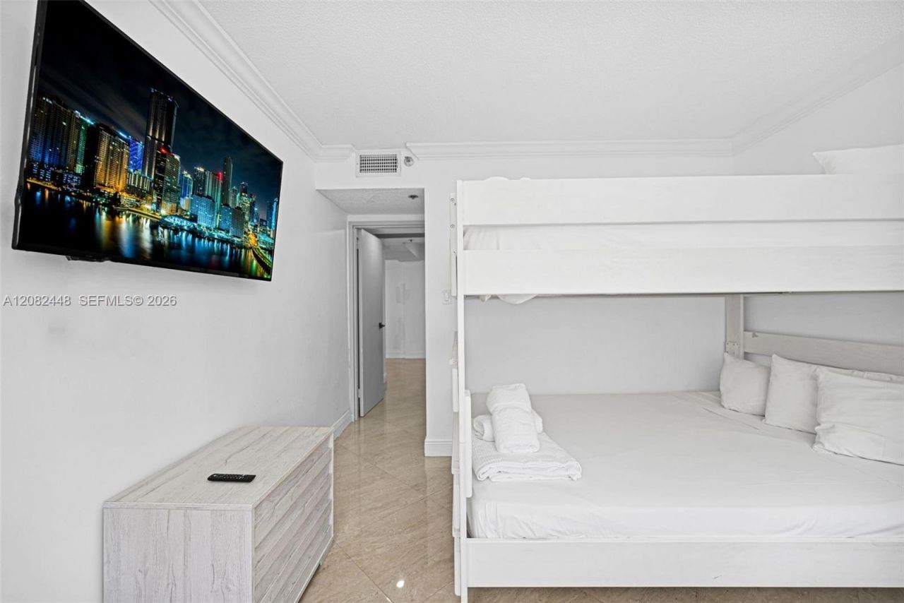 5225 Collins Ave, Unit 1015, Miami Beach, FL 33140 Photo