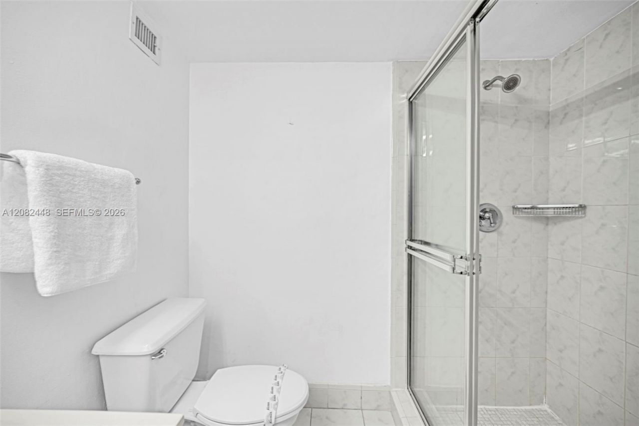 5225 Collins Ave, Unit 1015, Miami Beach, FL 33140 Photo