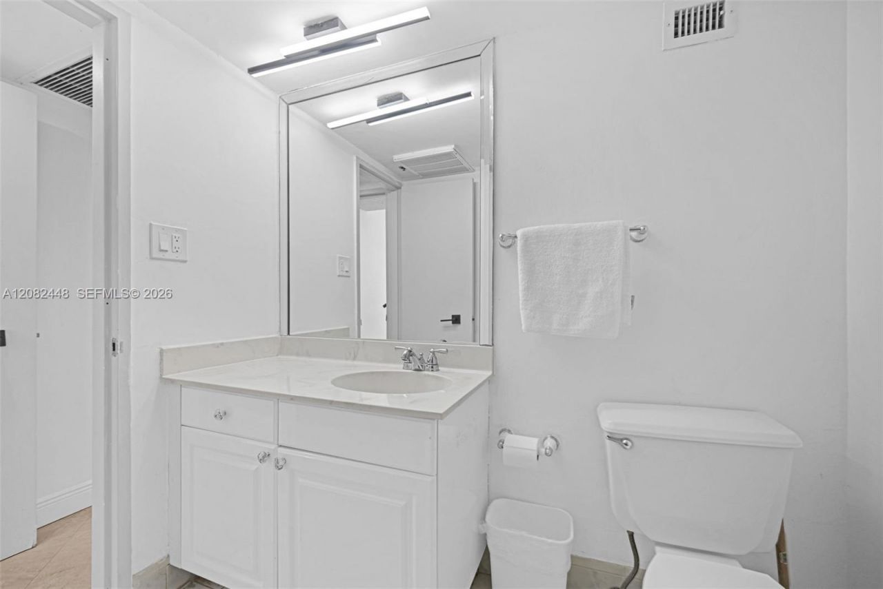 5225 Collins Ave, Unit 1015, Miami Beach, FL 33140 Photo