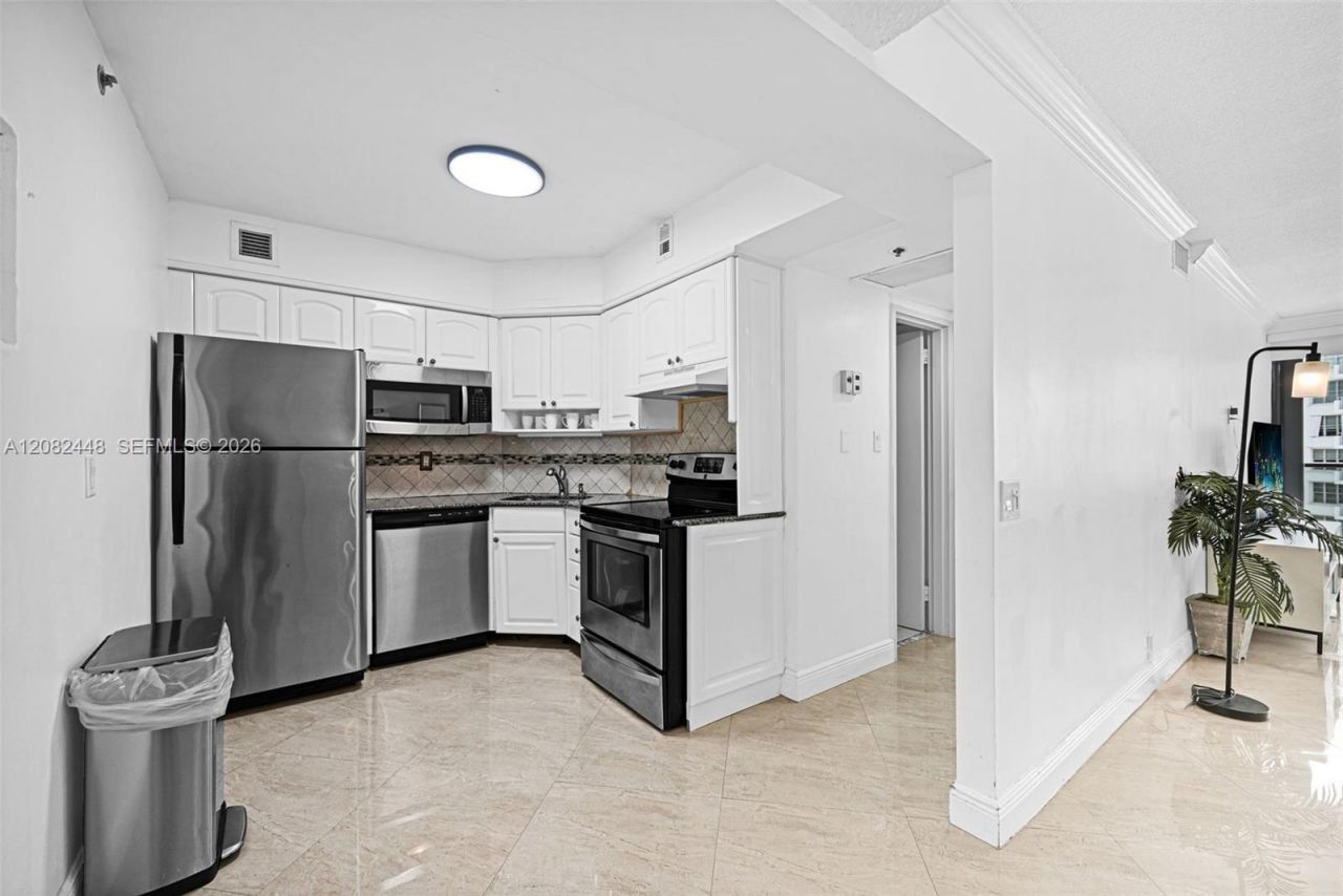 5225 Collins Ave, Unit 1015, Miami Beach, FL 33140 Photo