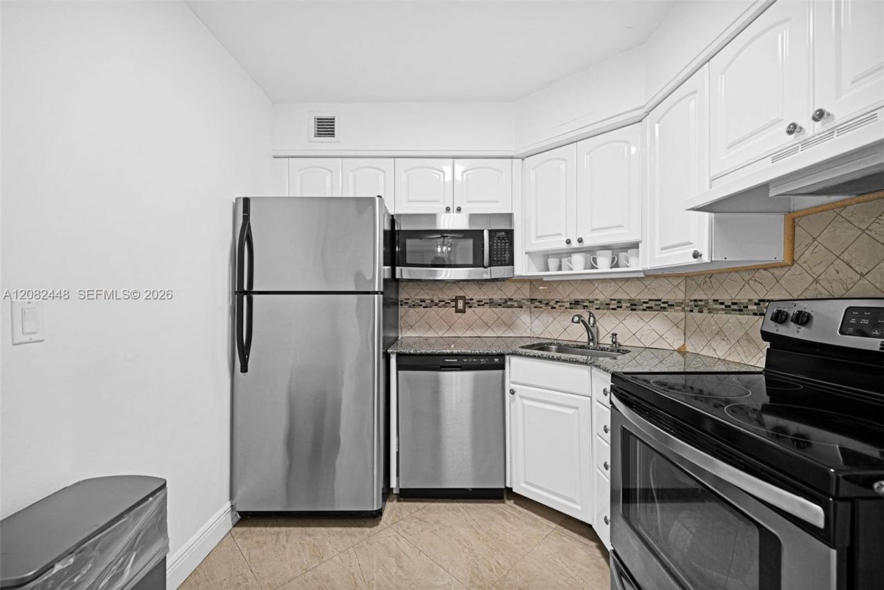 5225 Collins Ave, Unit 1015, Miami Beach, FL 33140 Photo