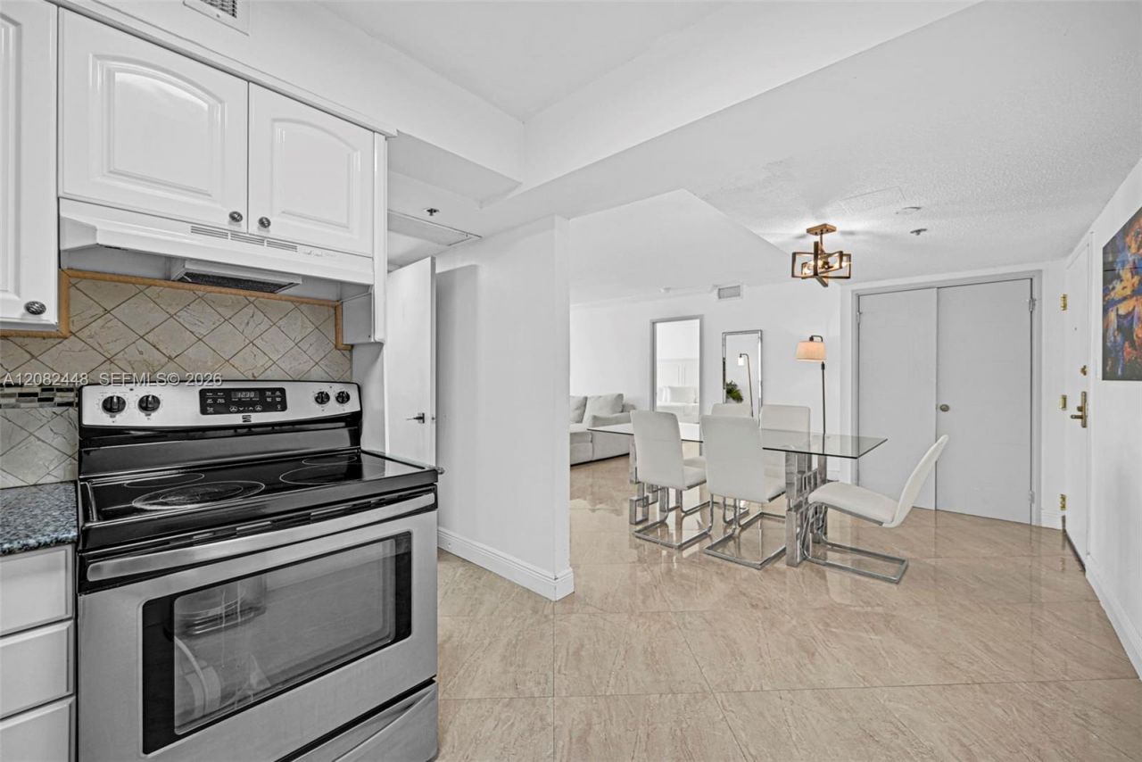 5225 Collins Ave, Unit 1015, Miami Beach, FL 33140 Photo
