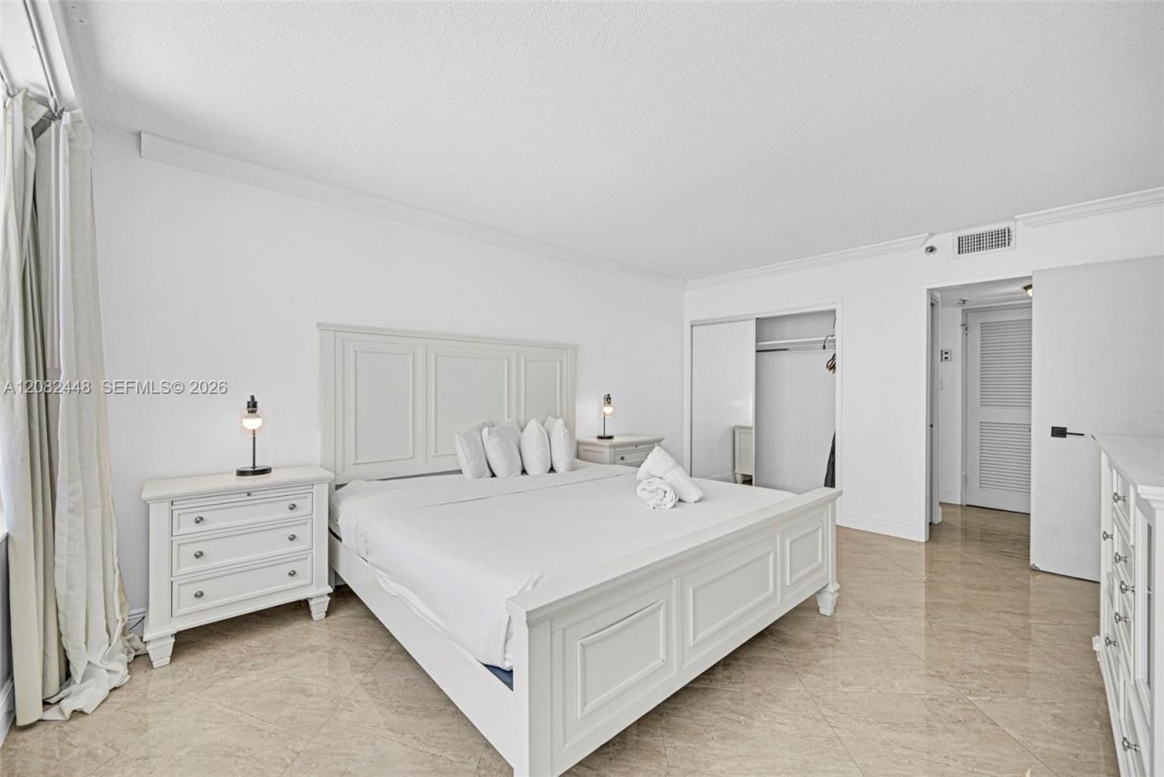 5225 Collins Ave, Unit 1015, Miami Beach, FL 33140 Photo