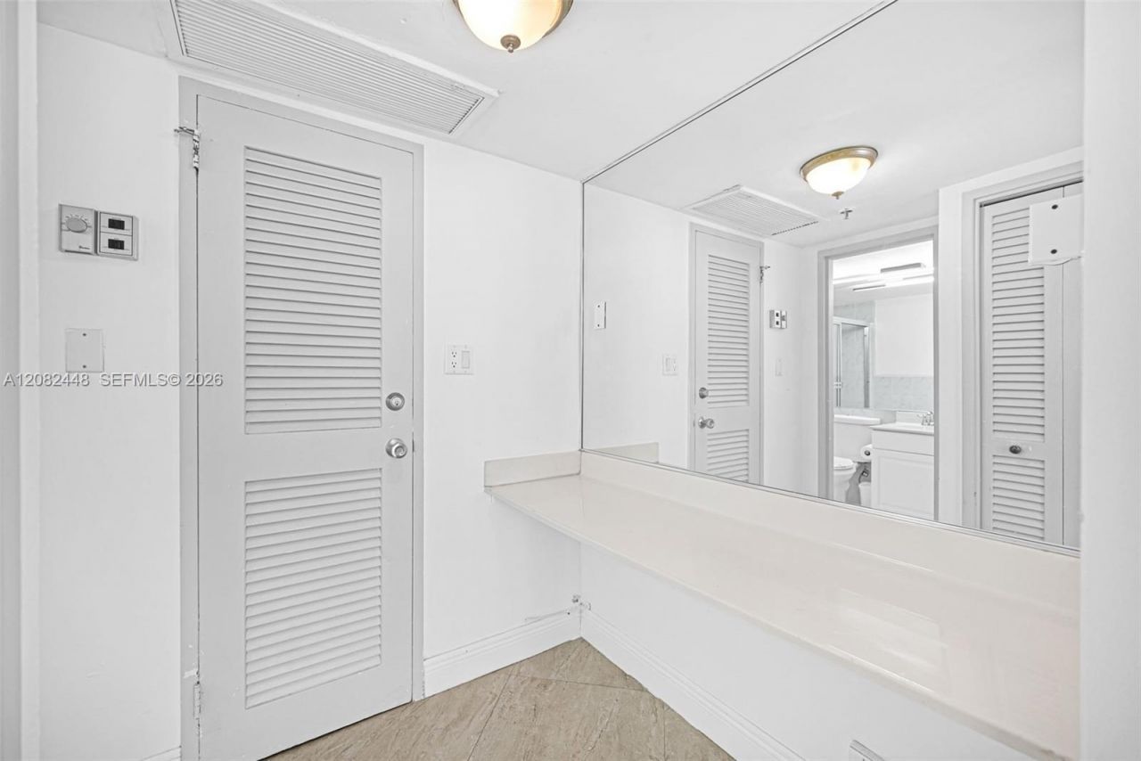 5225 Collins Ave, Unit 1015, Miami Beach, FL 33140 Photo