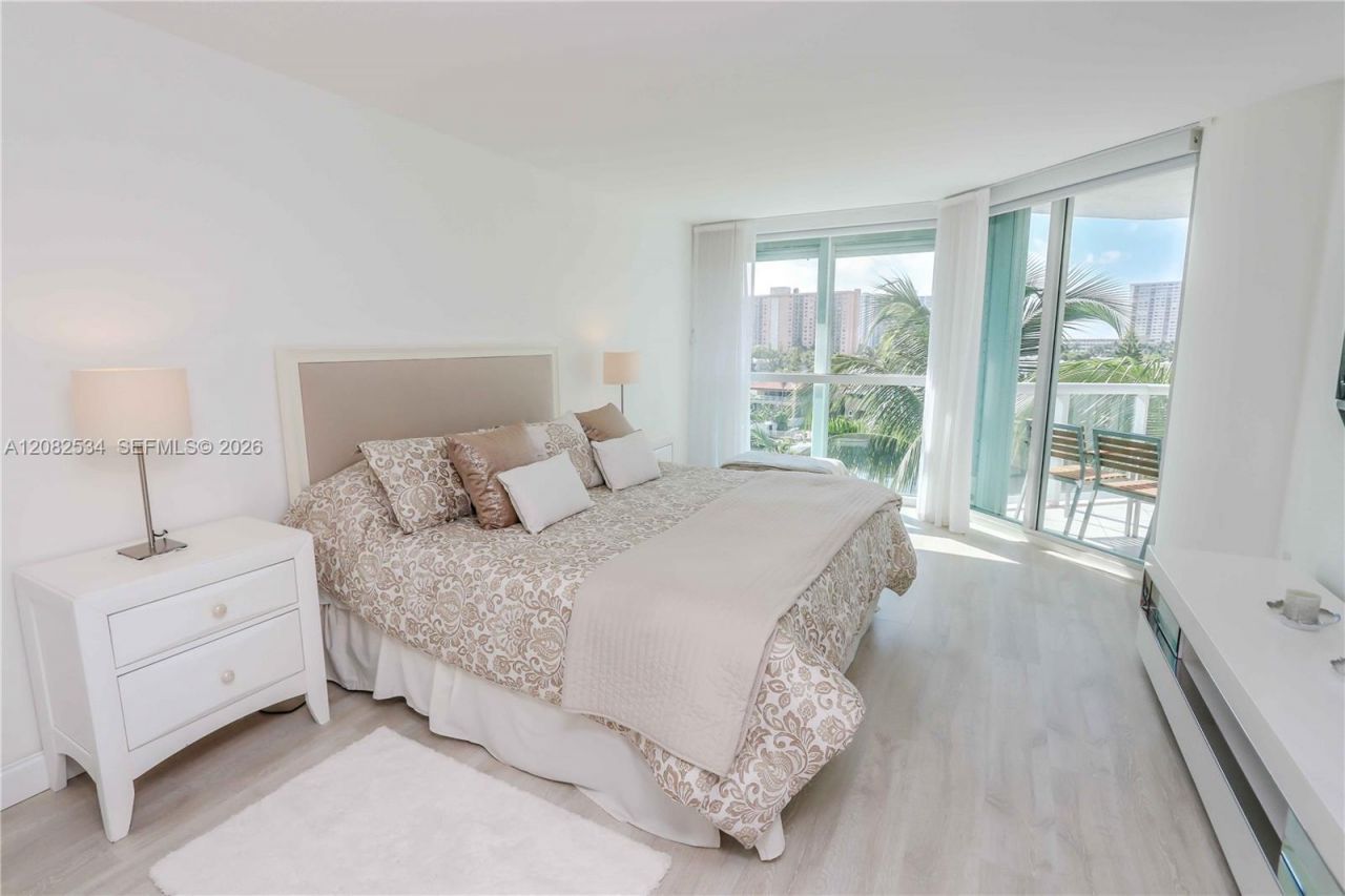 16500 Collins Ave , Unit 454, Sunny Isles Beach, FL 33160 Photo