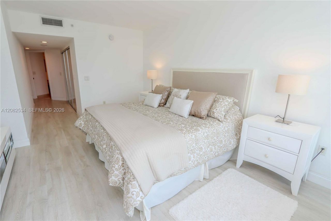 16500 Collins Ave , Unit 454, Sunny Isles Beach, FL 33160 Photo