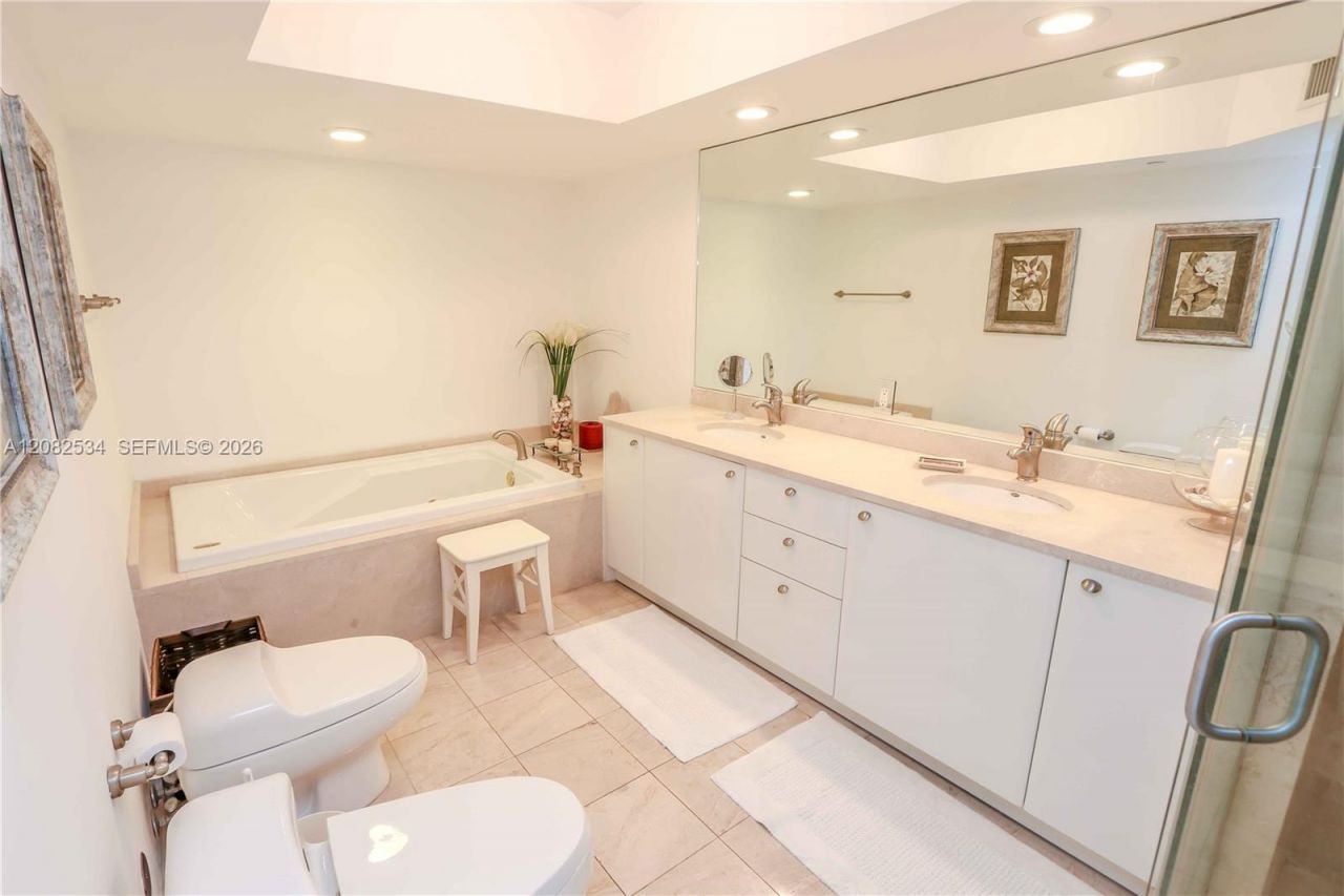 16500 Collins Ave , Unit 454, Sunny Isles Beach, FL 33160 Photo