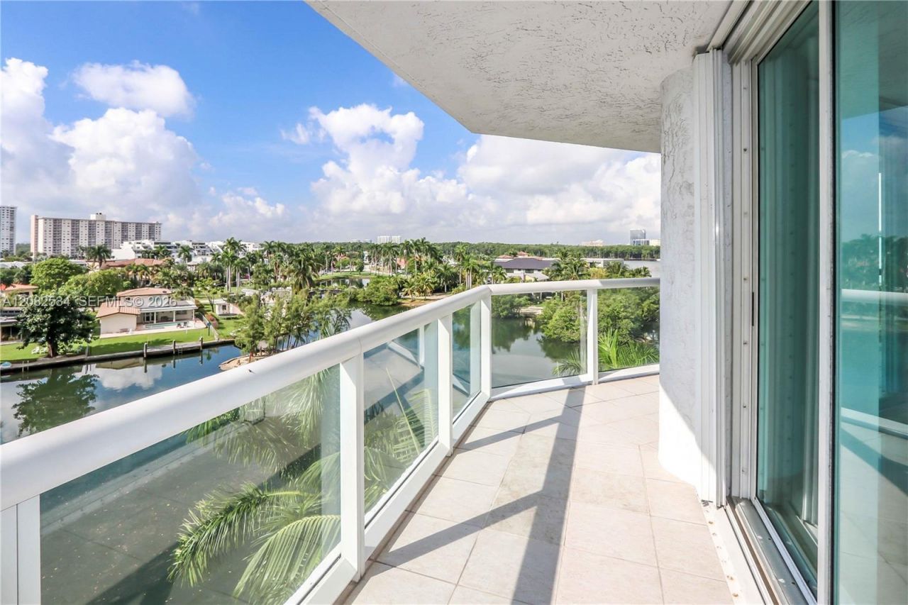 16500 Collins Ave , Unit 454, Sunny Isles Beach, FL 33160 Photo