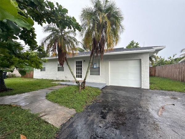 8220 SW 6th St , North Lauderdale, FL 33068