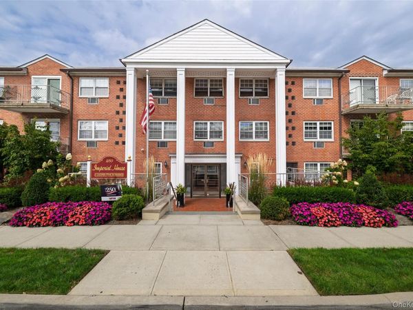 250 N Village Avenue , Unit C22, Rockville Centre, NY 11570
