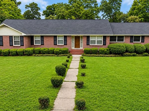 700 E Roosevelt St. , Dillon, SC 29536