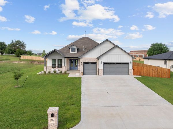 714 Prairie View Road , Ardmore, OK 73401