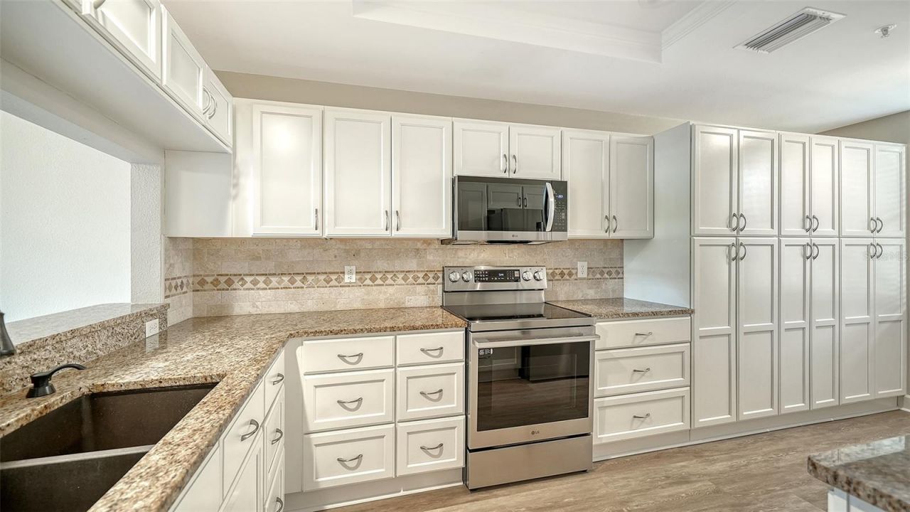 8735 Olde Hickory Avenue, Unit 8105, Sarasota, FL 34238 Photo