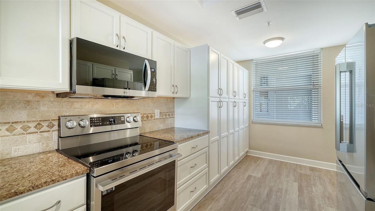 8735 Olde Hickory Avenue, Unit 8105, Sarasota, FL 34238 Photo