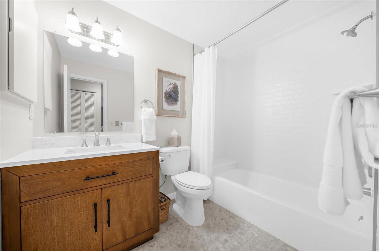 7306 Golf Pointe Circle, Sarasota, FL 34243 Photo