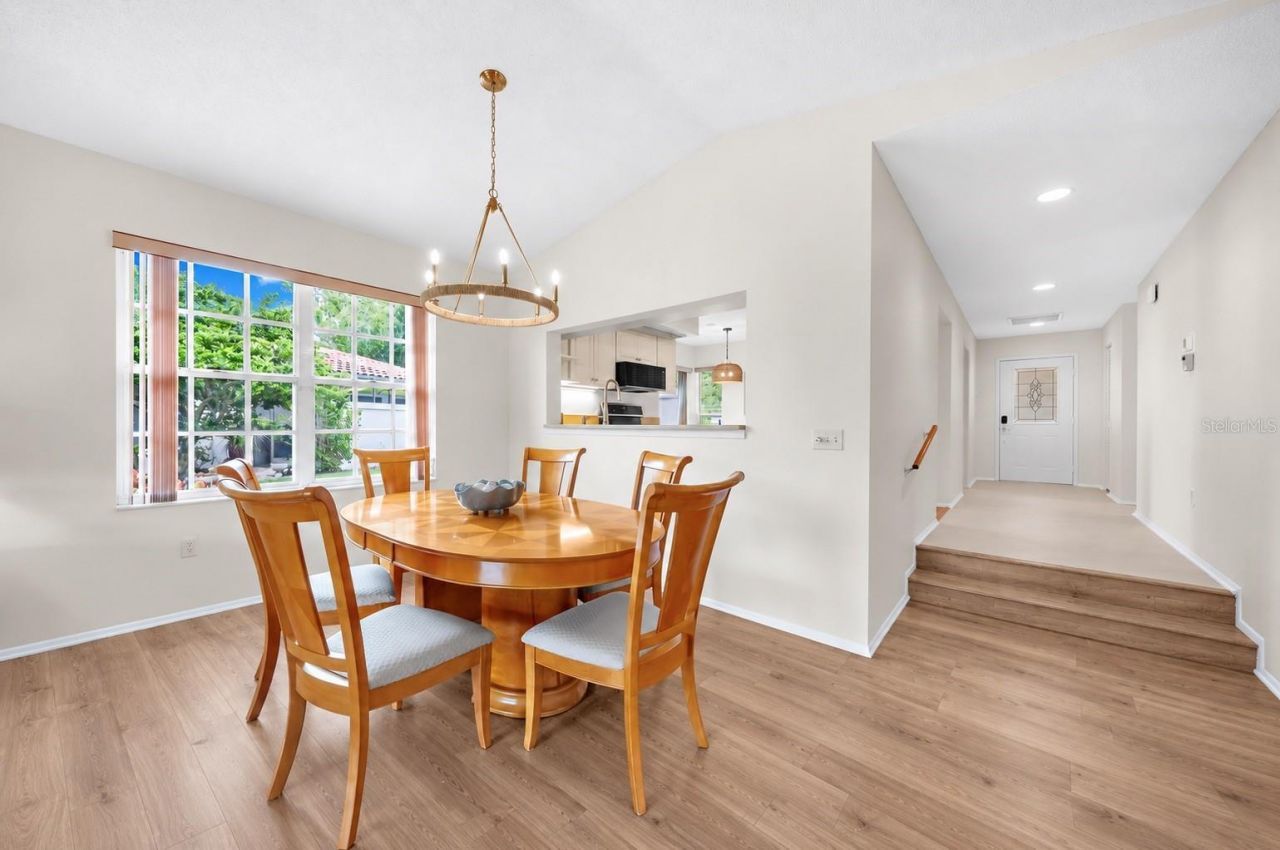 7306 Golf Pointe Circle, Sarasota, FL 34243 Photo