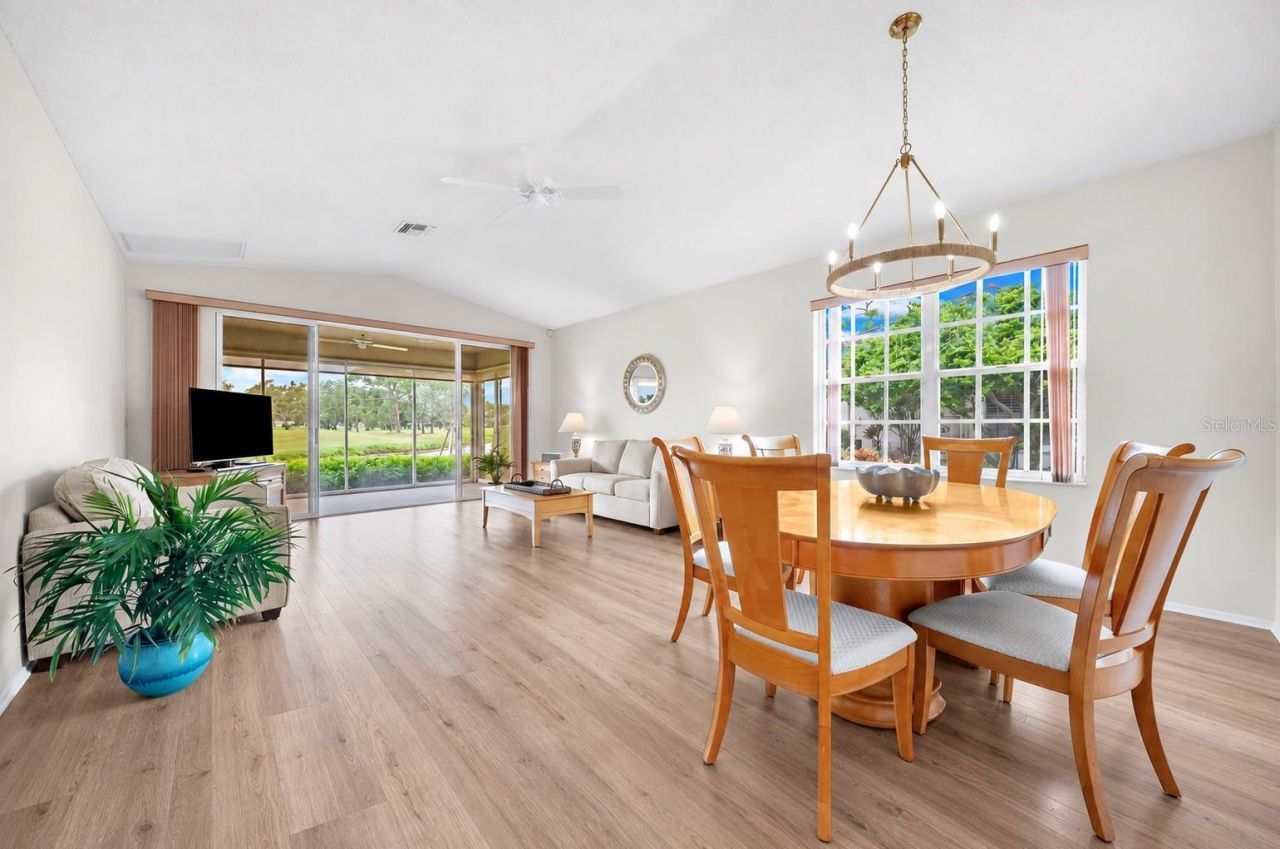 7306 Golf Pointe Circle, Sarasota, FL 34243 Photo
