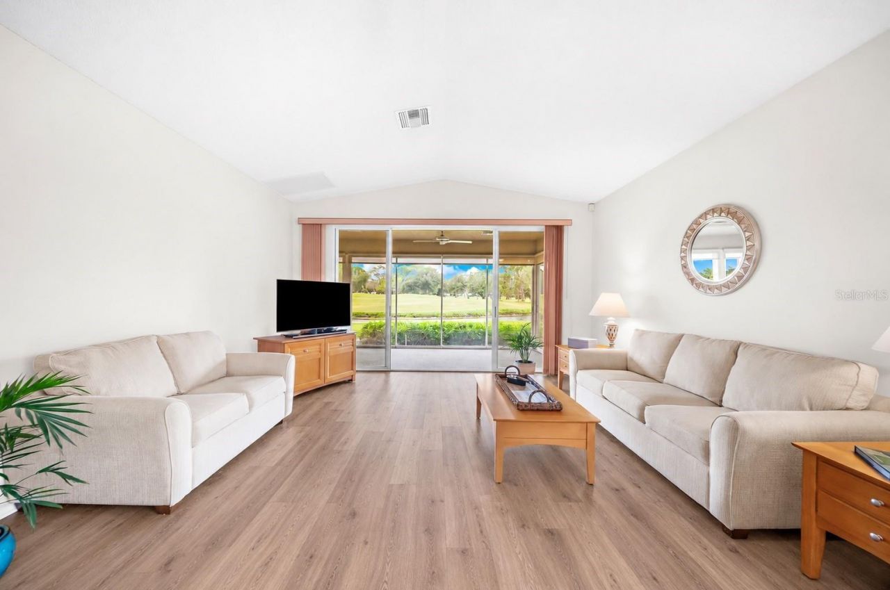 7306 Golf Pointe Circle, Sarasota, FL 34243 Photo