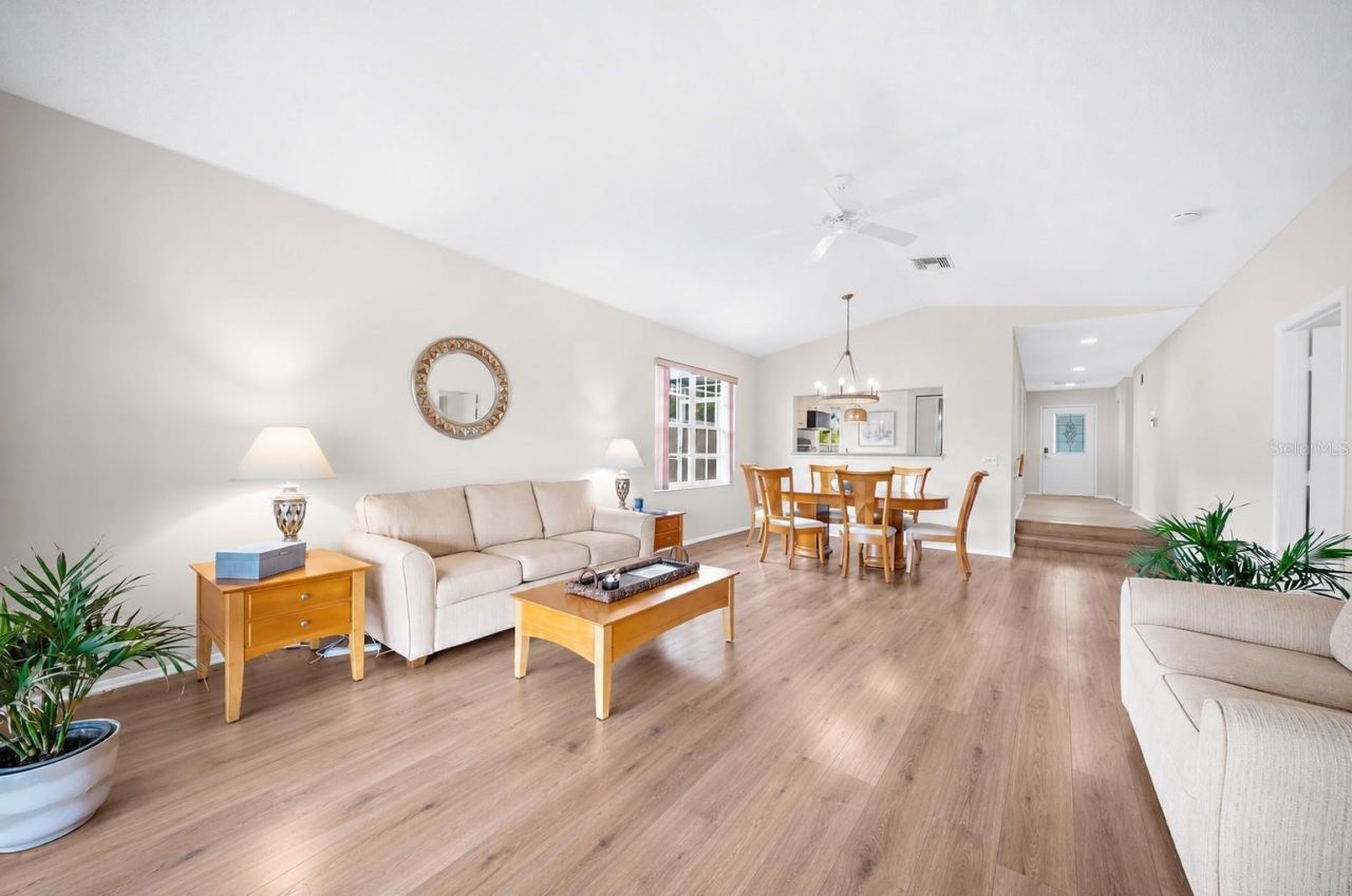 7306 Golf Pointe Circle, Sarasota, FL 34243 Photo