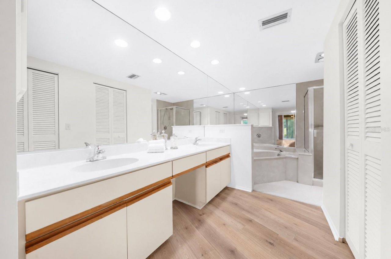 7306 Golf Pointe Circle, Sarasota, FL 34243 Photo