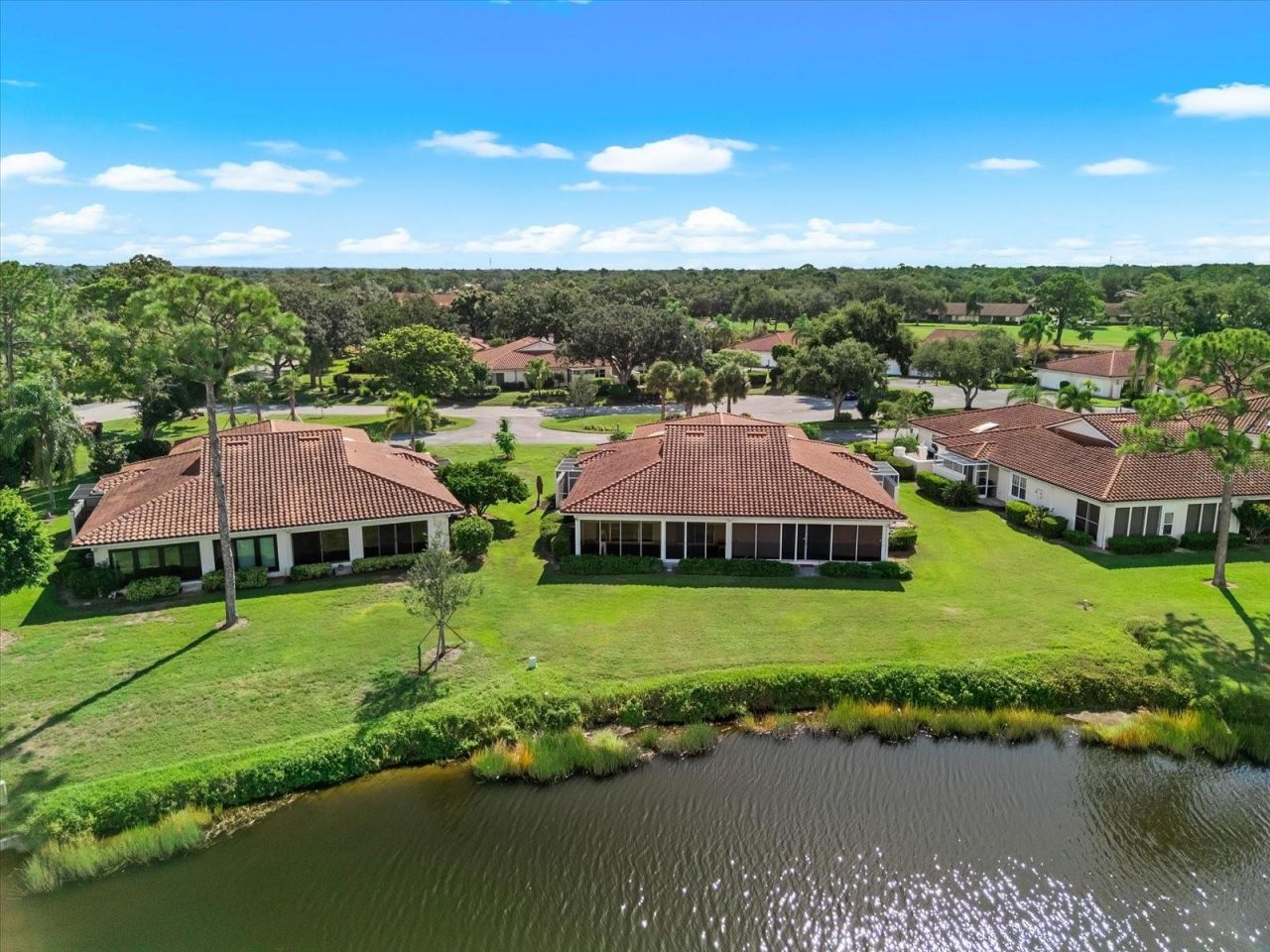 7306 Golf Pointe Circle, Sarasota, FL 34243 Photo