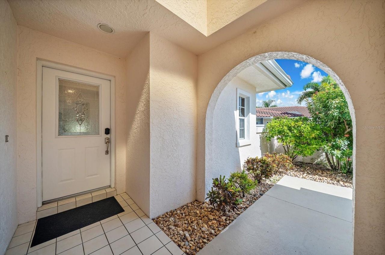 7306 Golf Pointe Circle, Sarasota, FL 34243 Photo